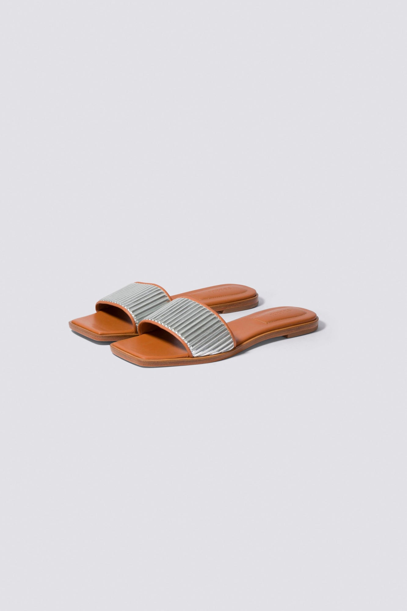 Carter Flat Sandal | Sierra Silver