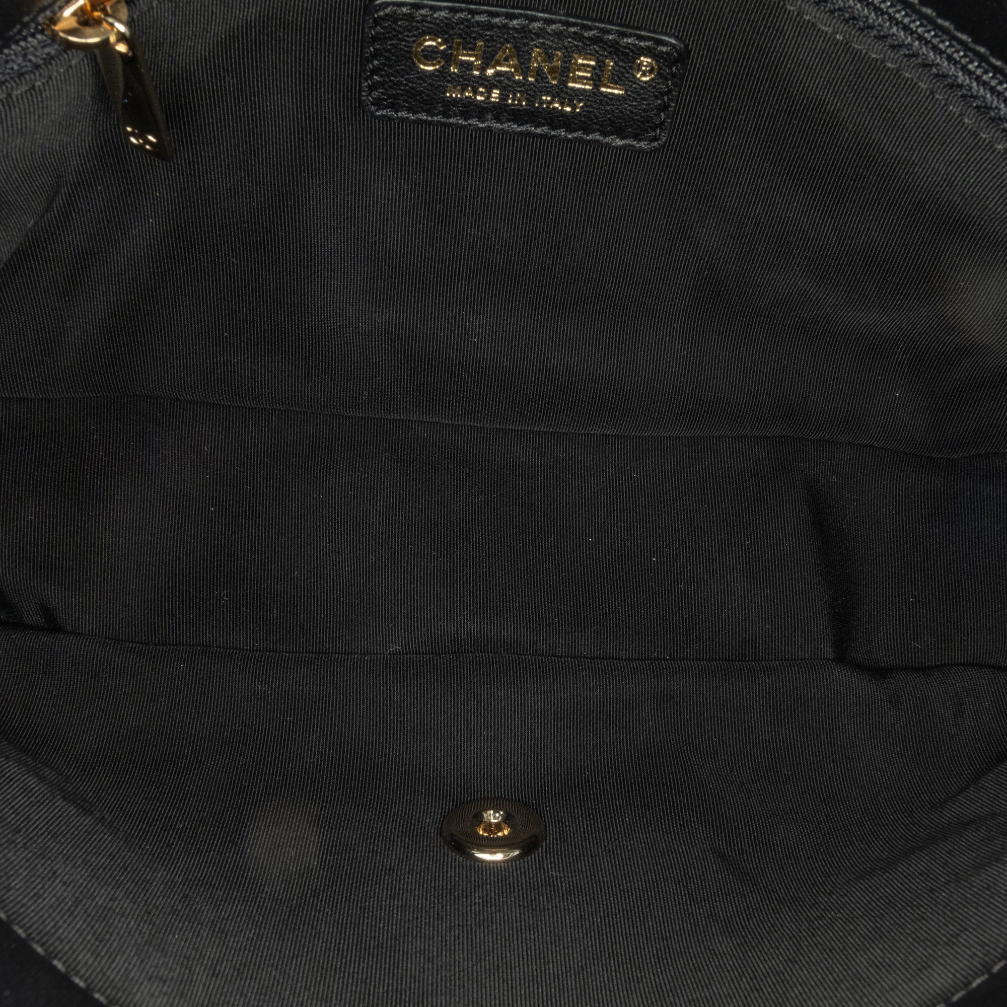 Chanel | Pre-Owned Medium Tweed Pearl Handle Flap | Blue/NavyBlack