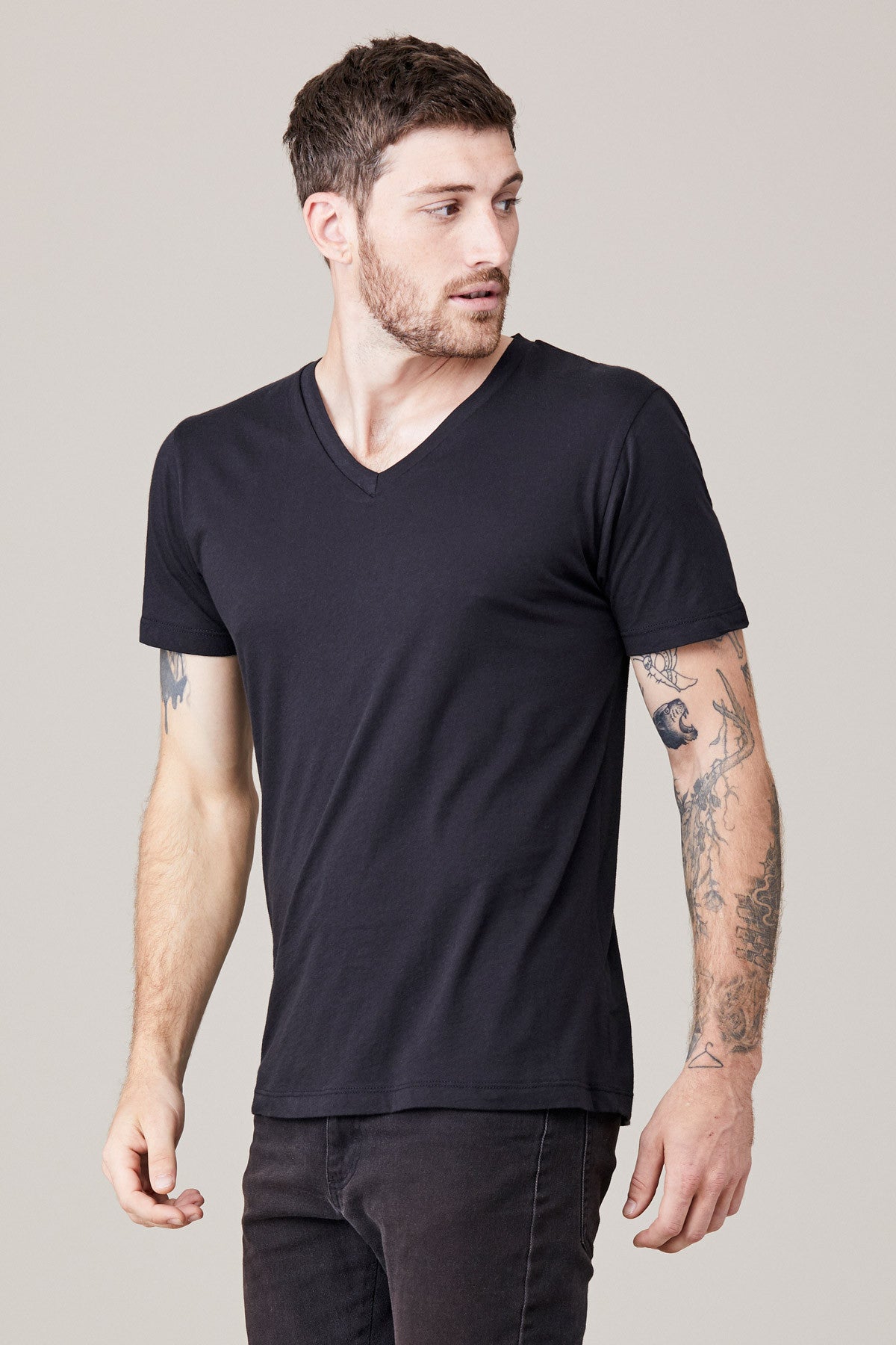 Men | Short Sleeve V Neck | Black
