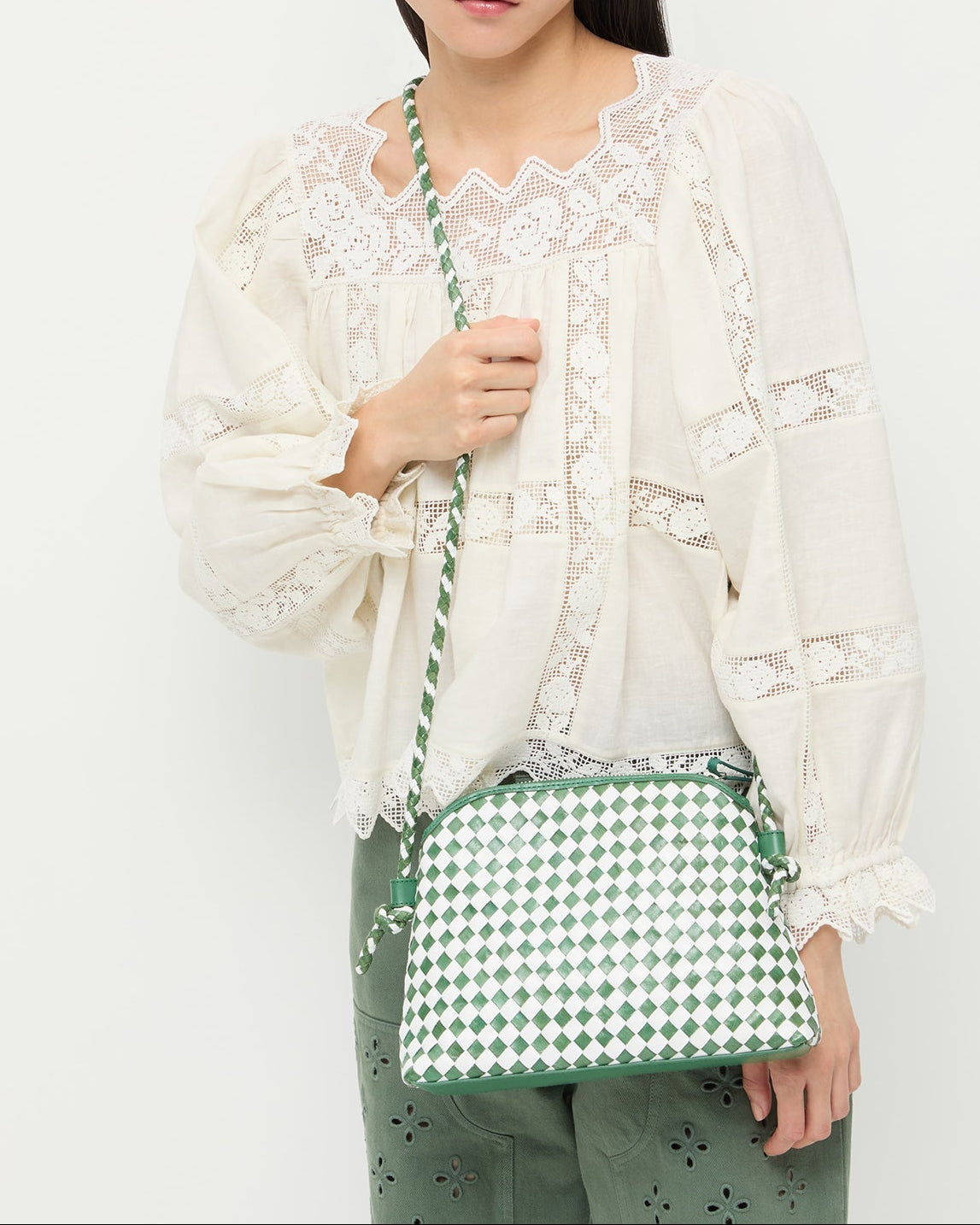 Color: Emerald/White