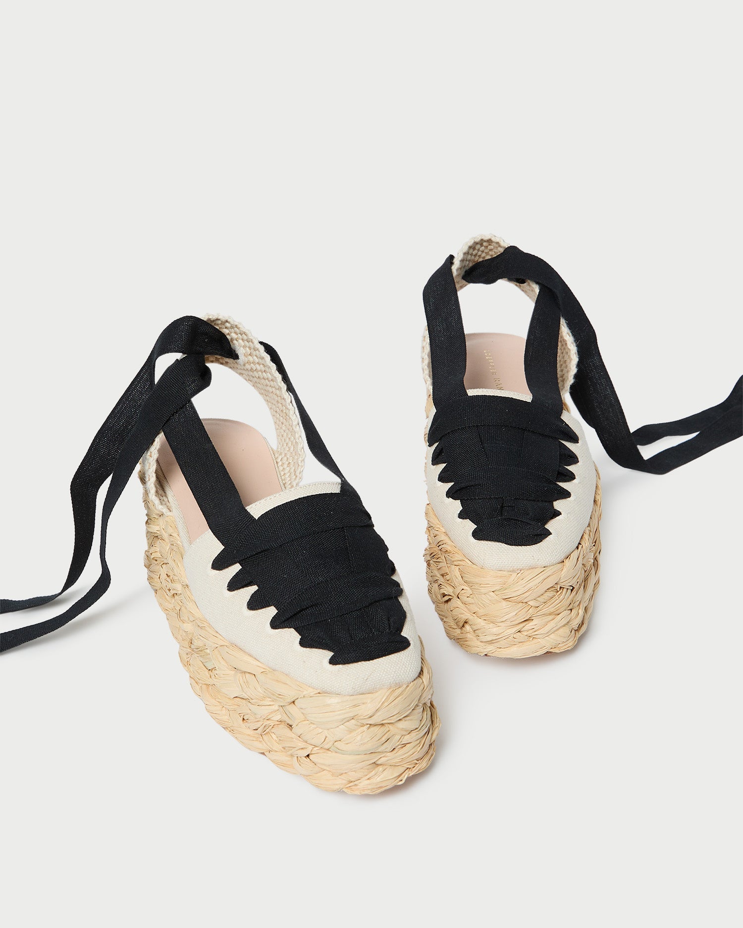 Color: Natural/Black