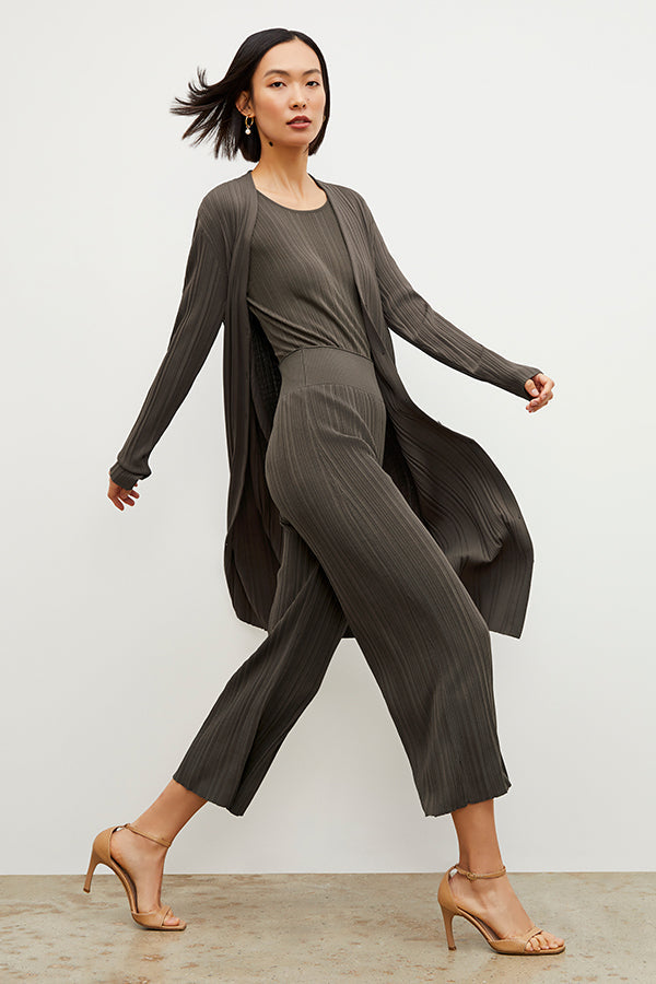 Side image of a woman wearing the Marijane Pant - Textured Knit in Light Ash | Grid Hover | Exclude