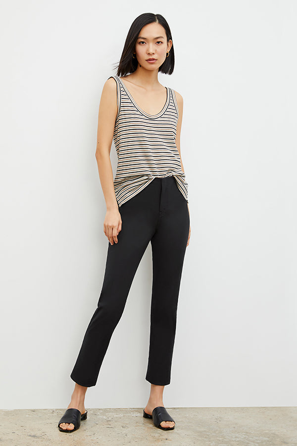 Front image of a woman standing wearing the Hockley pant easy cotton in Black | Exclude