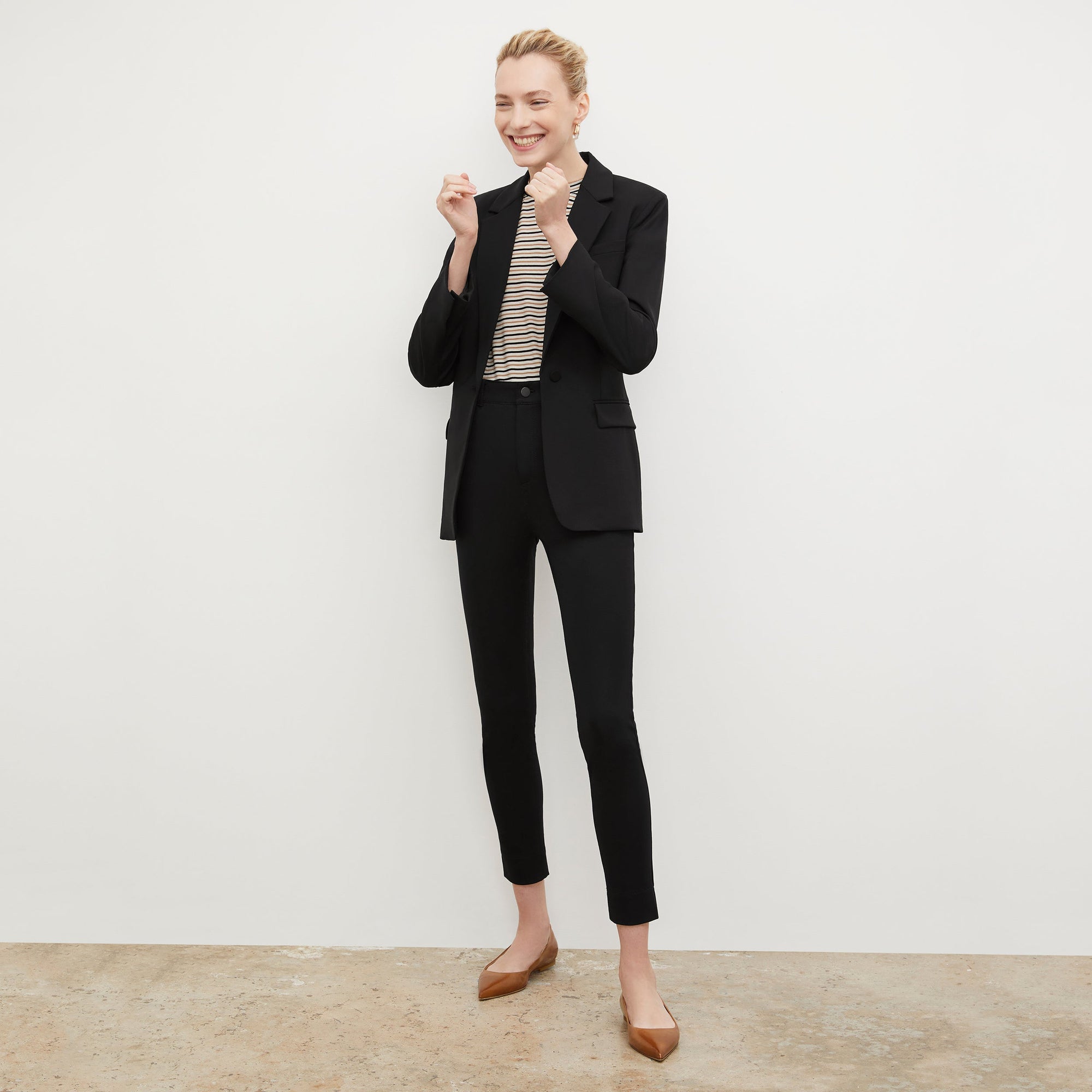 Front image of a woman wearing the Sammataro Jean in Black