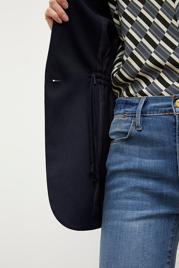 Detail image of a woman wearing the Hyo Jacket - Everyday Twill in Night | Exclude
