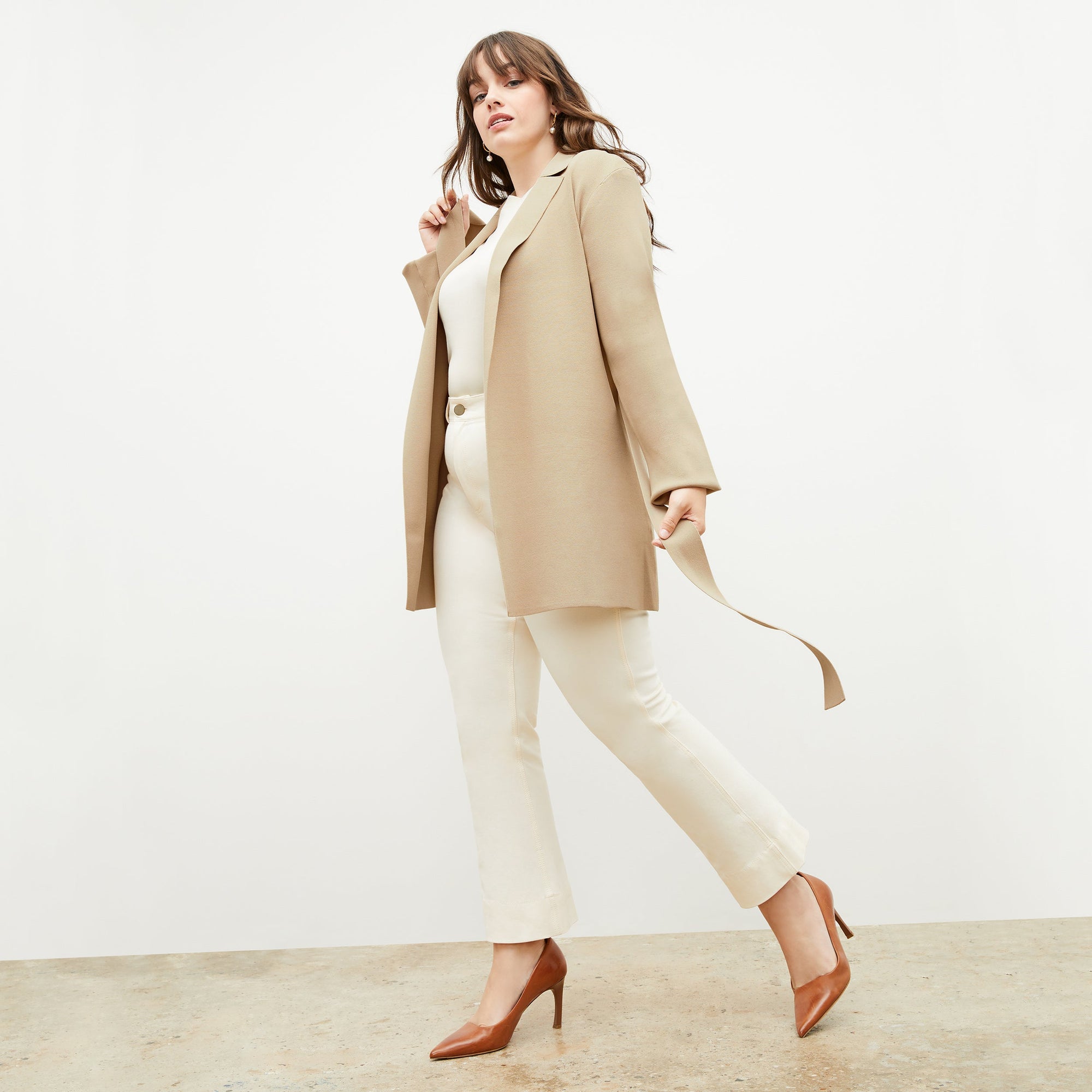 Side image of a woman wearing the Archie Jean in Tusk | Exclude