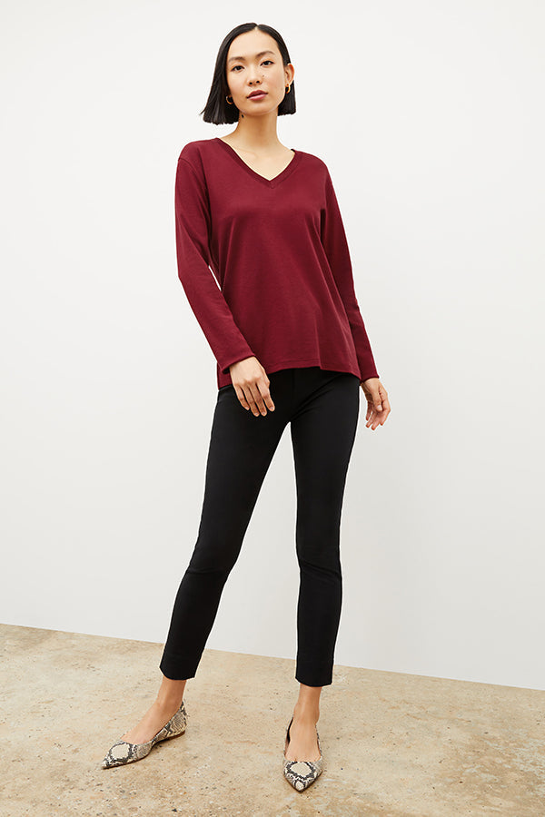 Front image of a woman wearing the Sammataro Jean in Black | Exclude