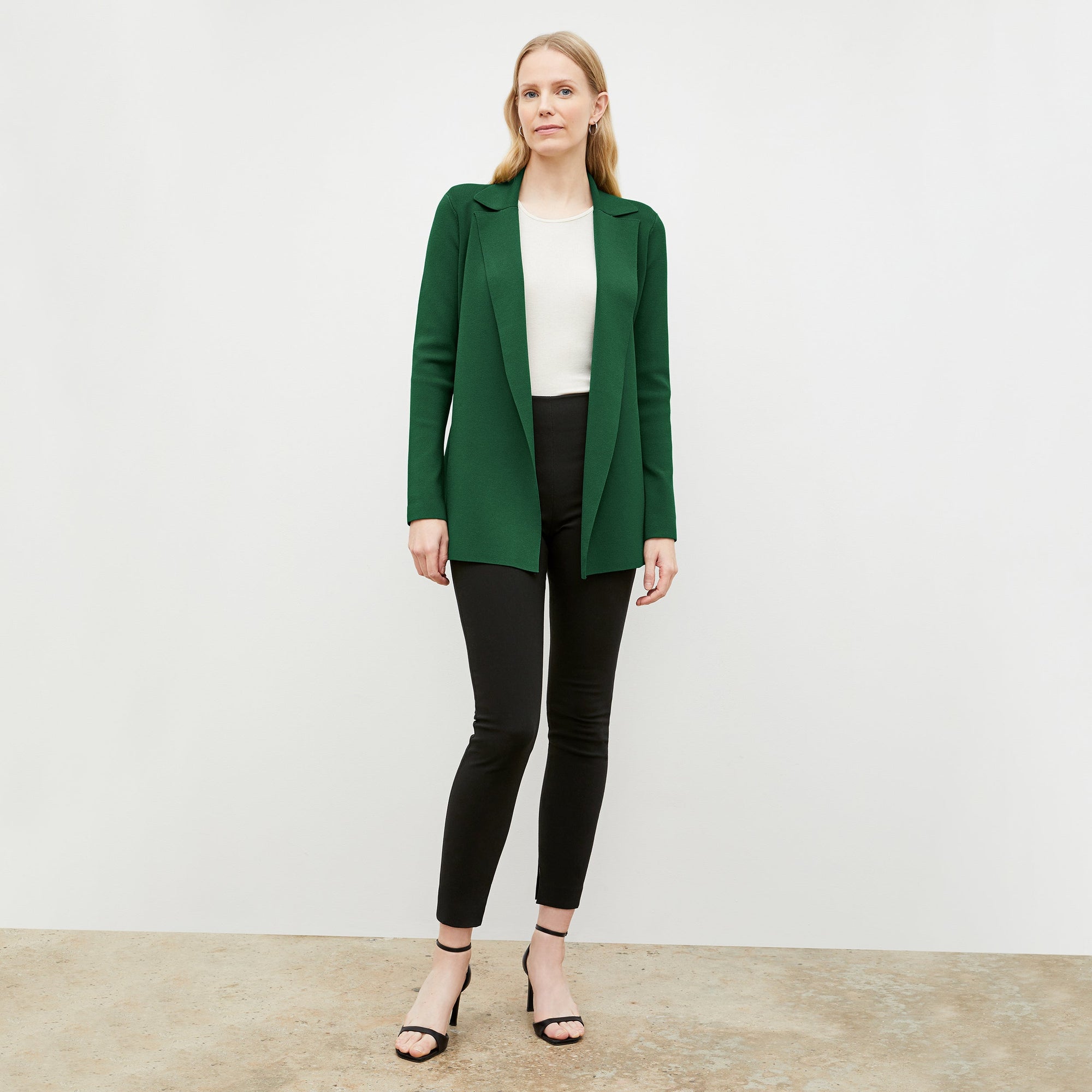 Front image of a woman wearing the skinny foster in black | Exclude