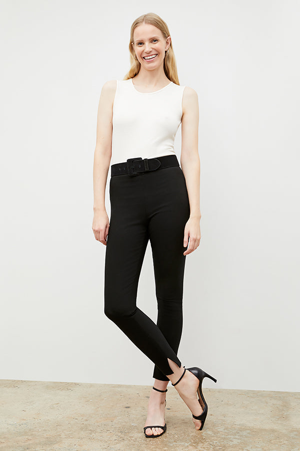 Front image of a woman wearing the skinny foster in black | Exclude