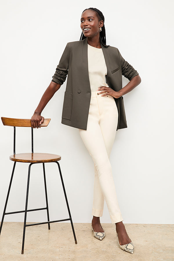Front image of a woman wearing the Sammataro Jean in Tusk | Exclude