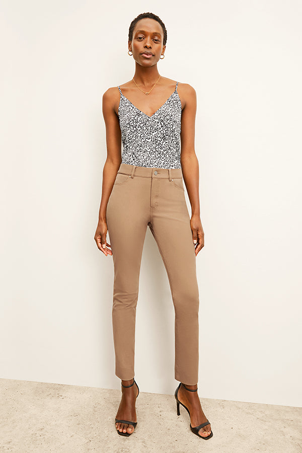 front image of a woman wearing the roma jean in saddle | Exclude | Grid
