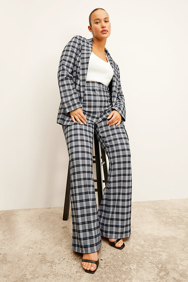 Front image of a woman wearing the Horton | Exclude