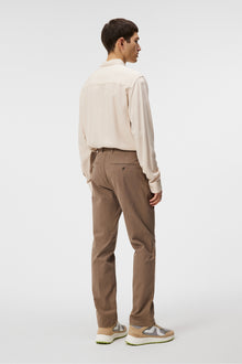 Men | Lois Twill Flex Pants | Walnut