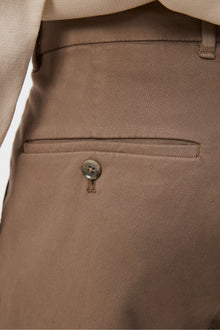 Men | Lois Twill Flex Pants | Walnut
