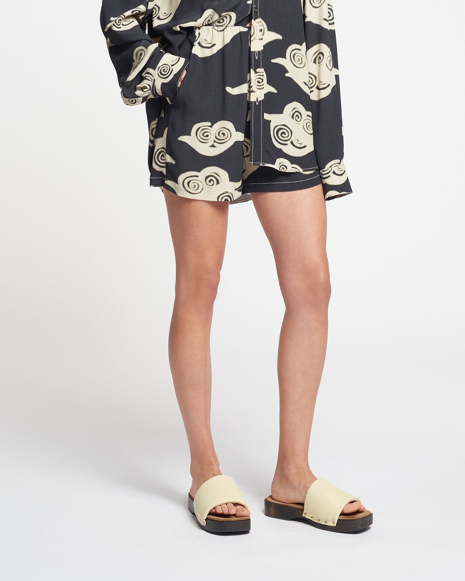 Womens | Masami Printed Crepe Shorts | Cloud Black/Creme