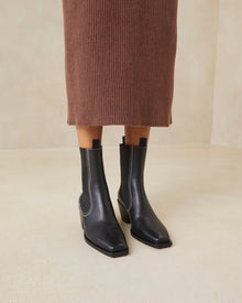 Color: Black