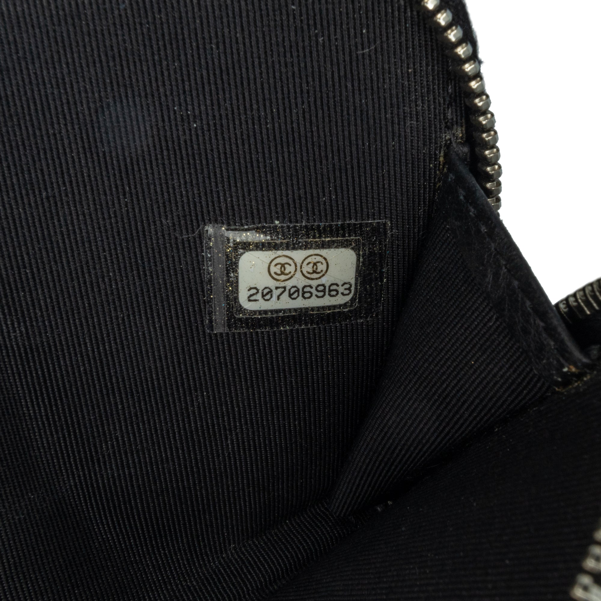 Chanel | Pre-Owned Bull Leather Studded Zip Wallet | Black