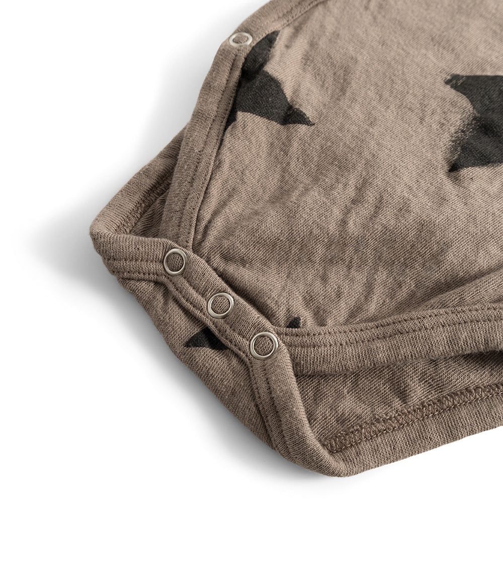 Newborn | Soft Faded Star Envelope Onesie | Earth Brown