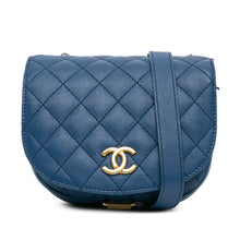 Chanel | Pre-Owned Quilted Grained Calfskin Casual Trip Messenger | Blue