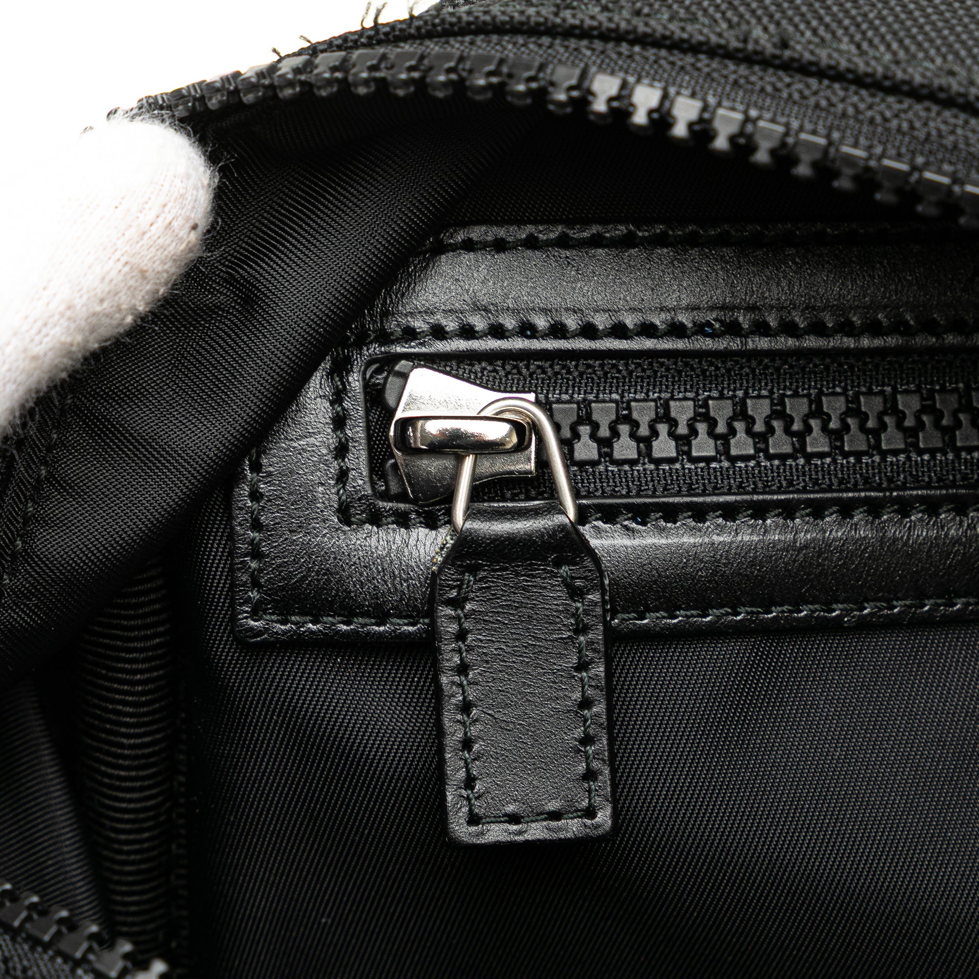 Gucci | Pre-Owned Techno Canvas Web L Aveugle Par Amour Embroidered Belt Bag | Black