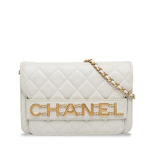 Chanel | Pre-Owned Enchained Wallet on Chain | White