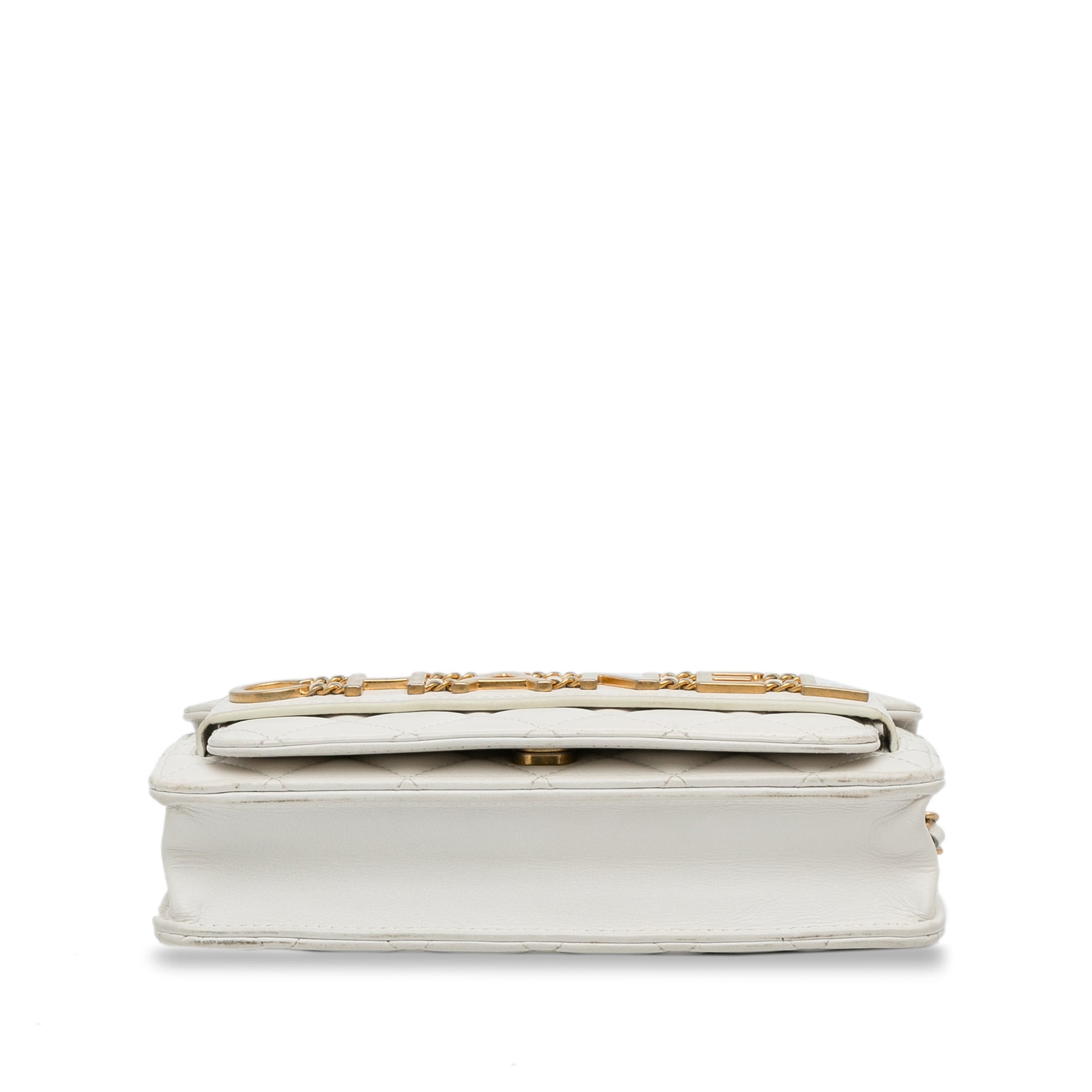 Chanel | Pre-Owned Enchained Wallet on Chain | White
