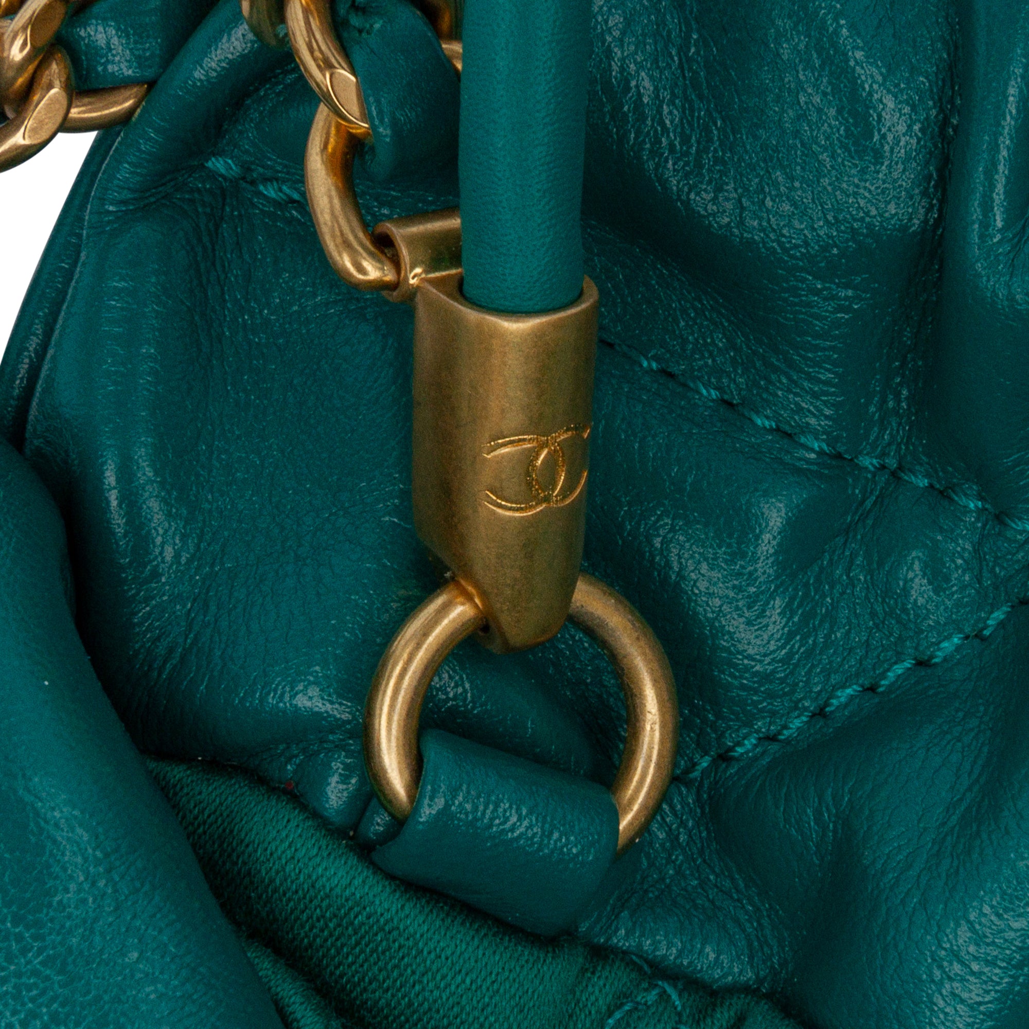Chanel | Pre-Owned Mini Shiny Calfskin 22 Handbag - I | Green