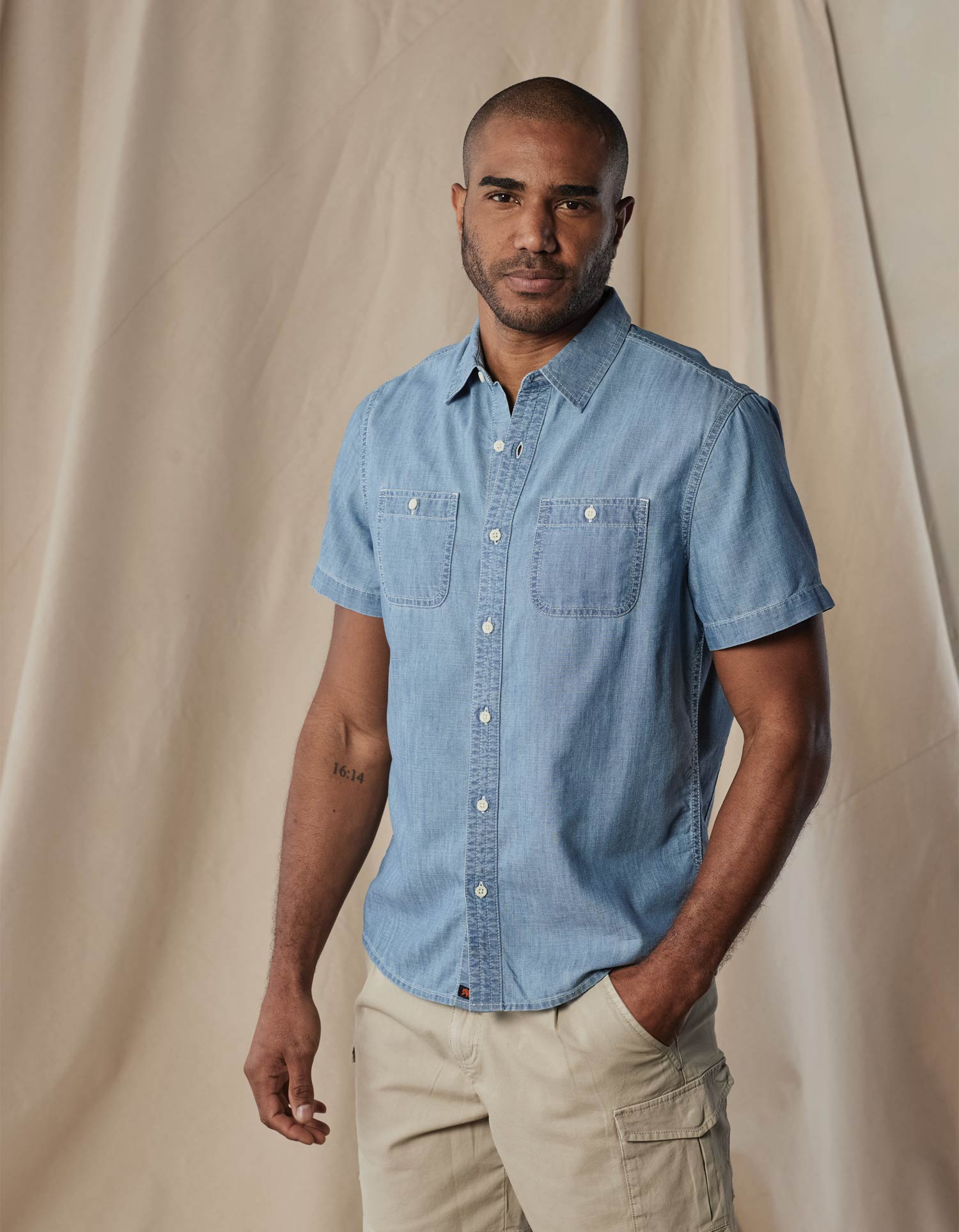 Men | Chambray Short Sleeve Button Up | Medium Wash