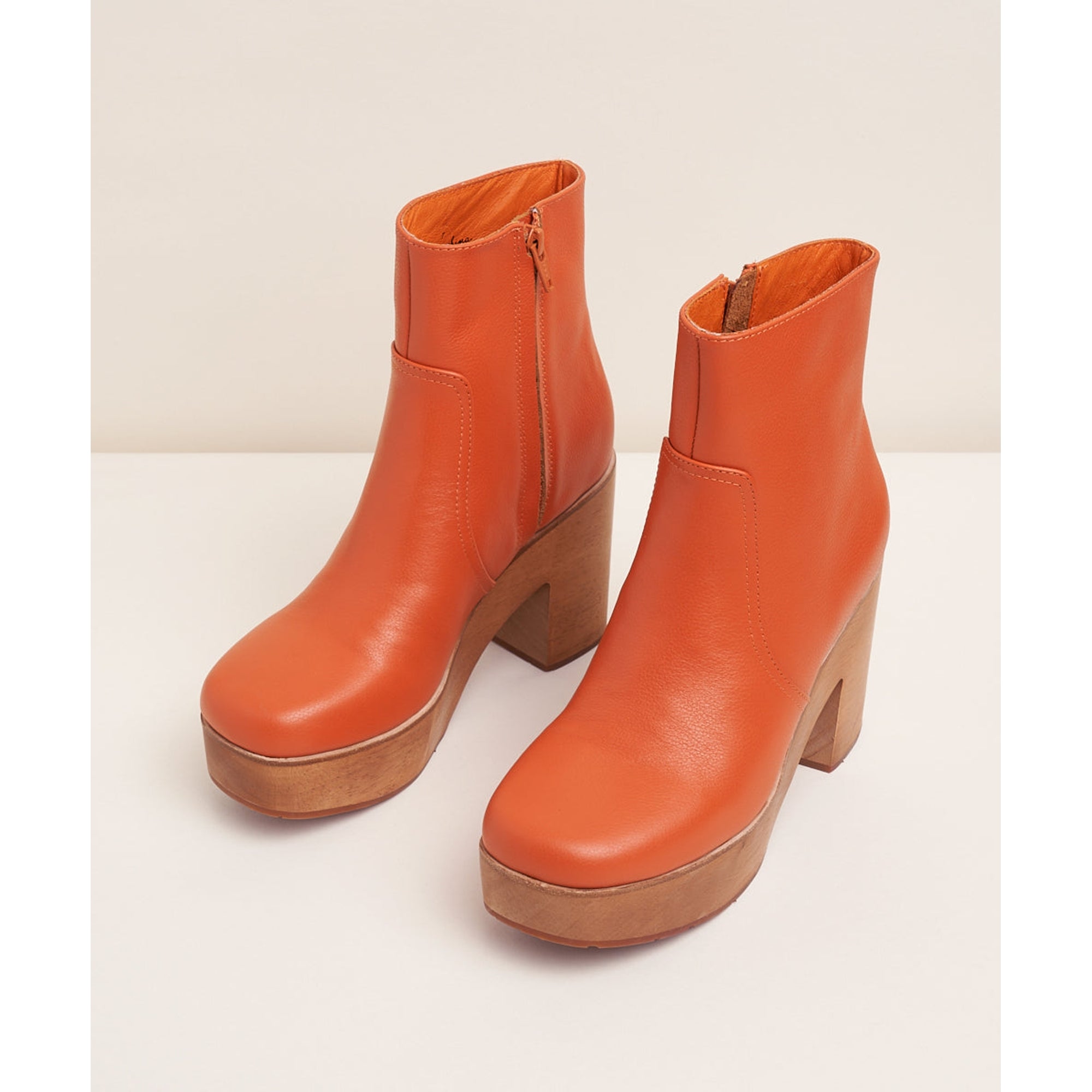 Paz Clog Boot | Clay