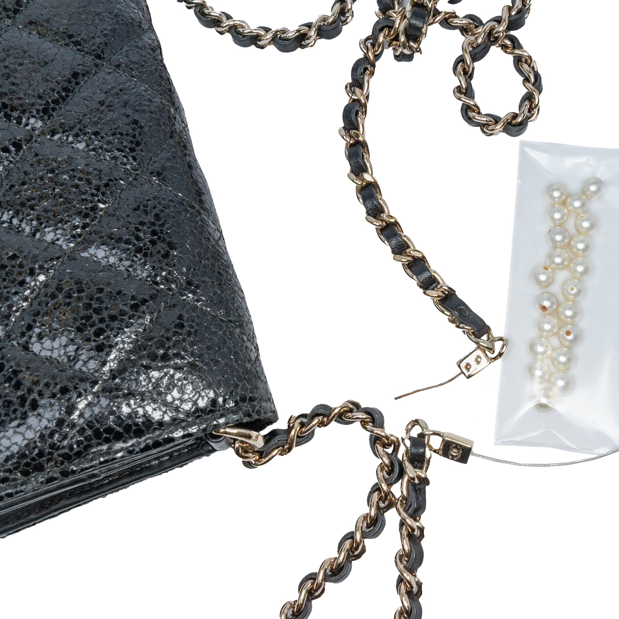 Chanel | Pre-Owned Quilted Crackled Patent Pearl Strap Wallet On Chain | Black