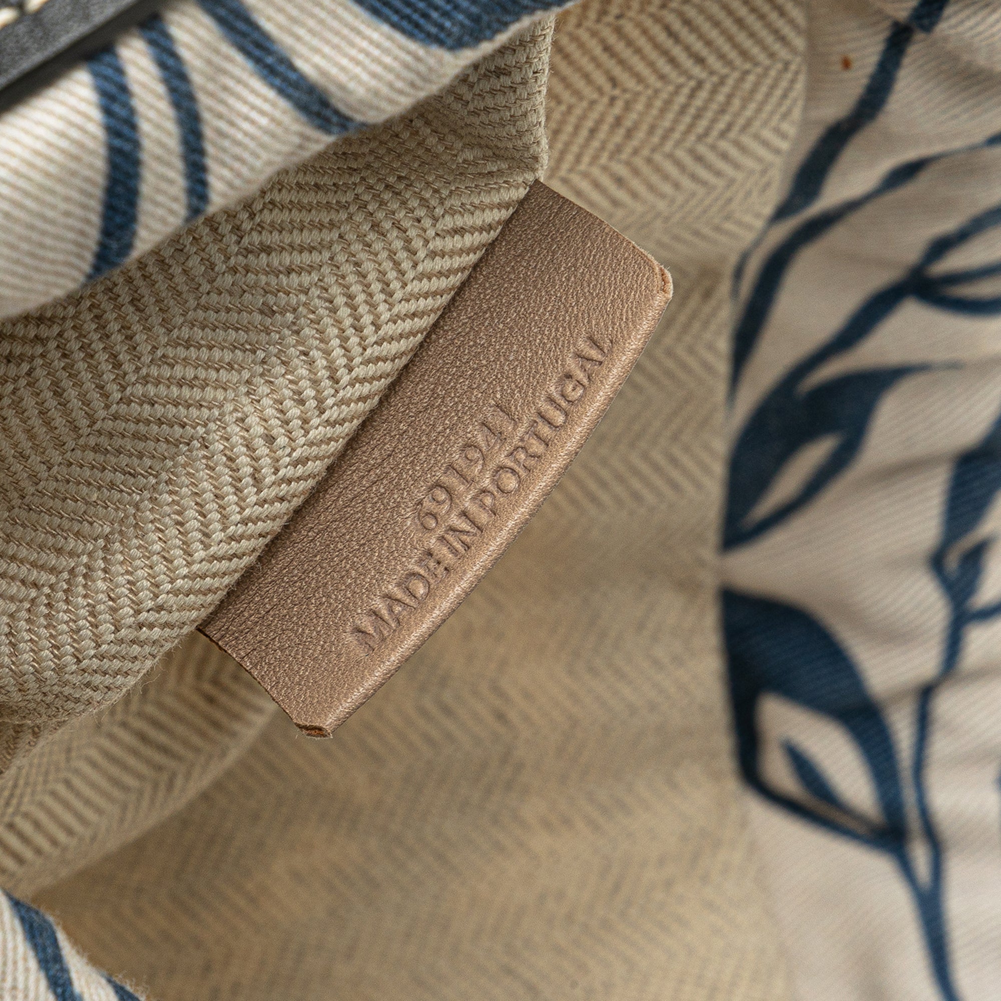 Loewe | Pre-Owned Anagram Canvas Drawstring Crossbody | White