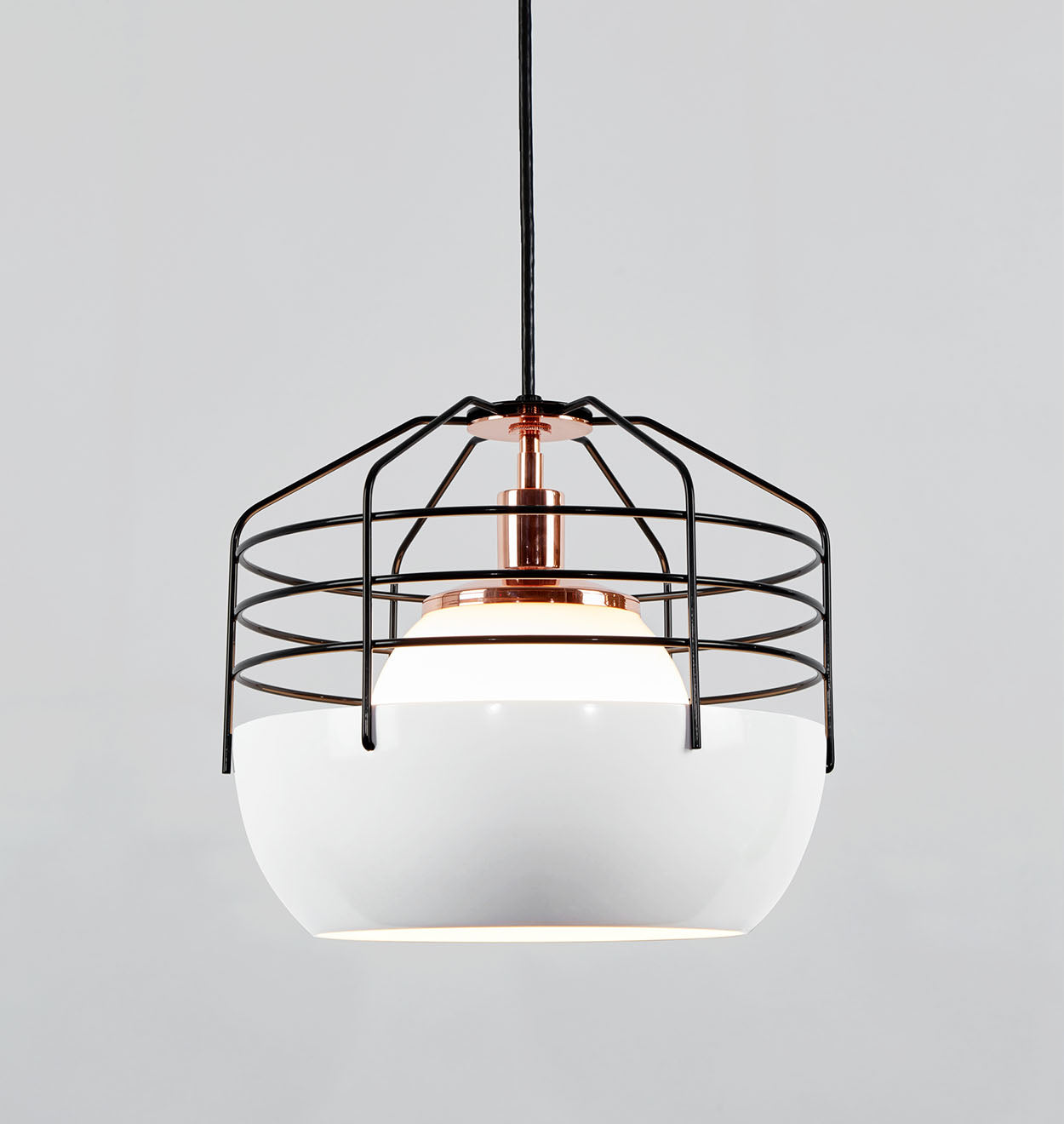 Bluff City Pendant | 14in Round | White/Black
