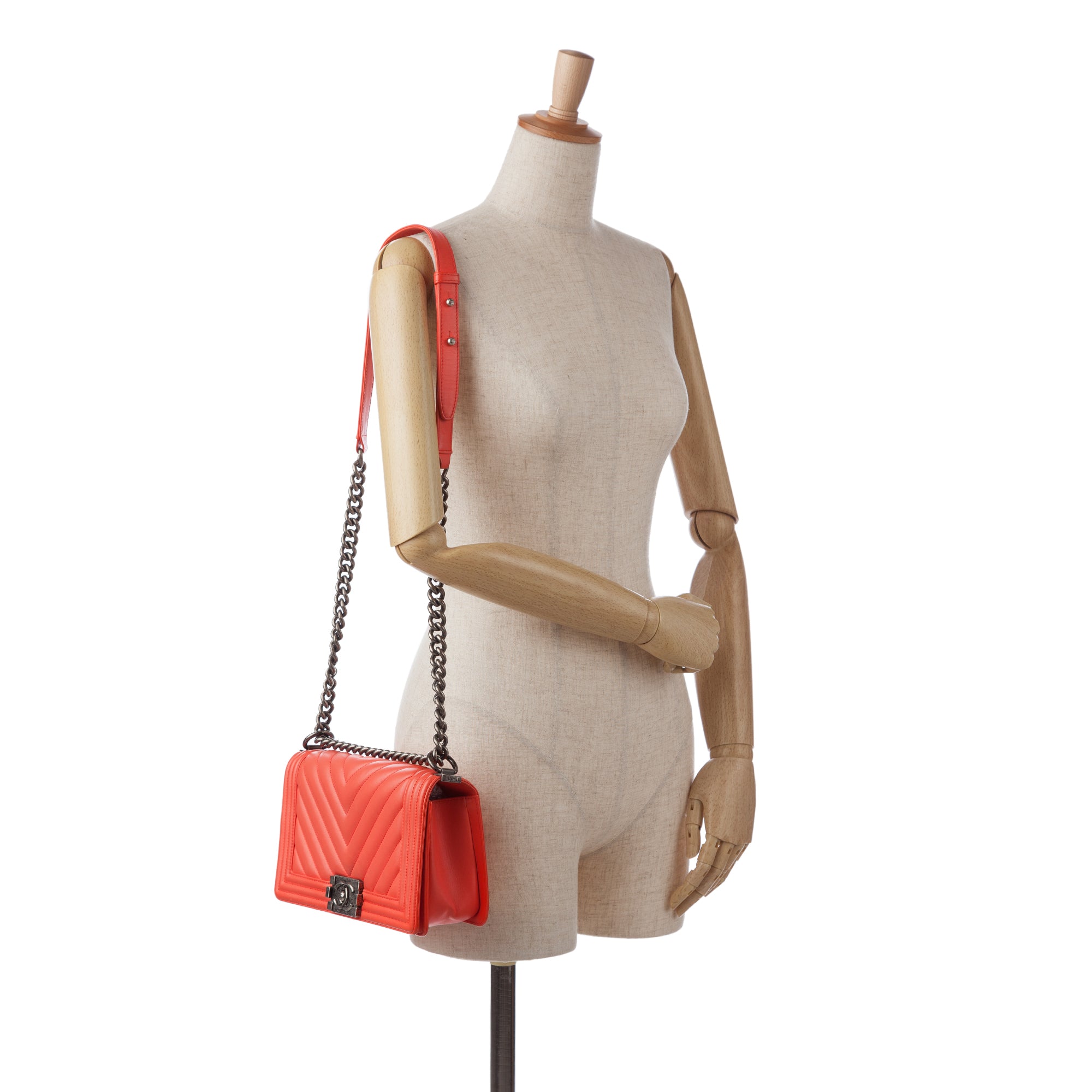 Chanel | Pre-Owned Old Medium Chevron Calfskin Boy Flap | Red/Indian Red