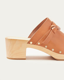 Color: Cognac