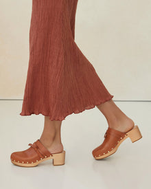 Color: Cognac