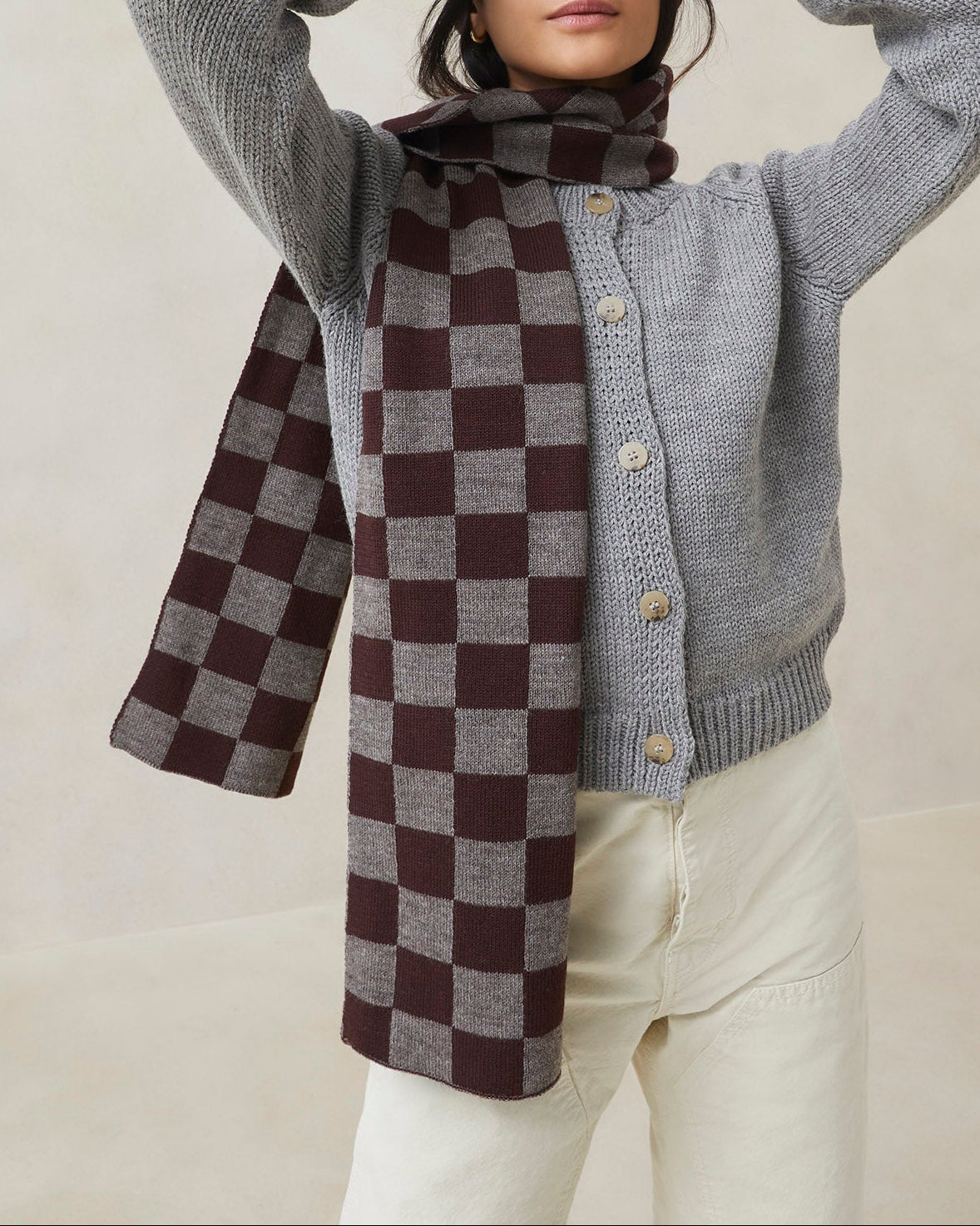 Color: Espresso/Dark Grey