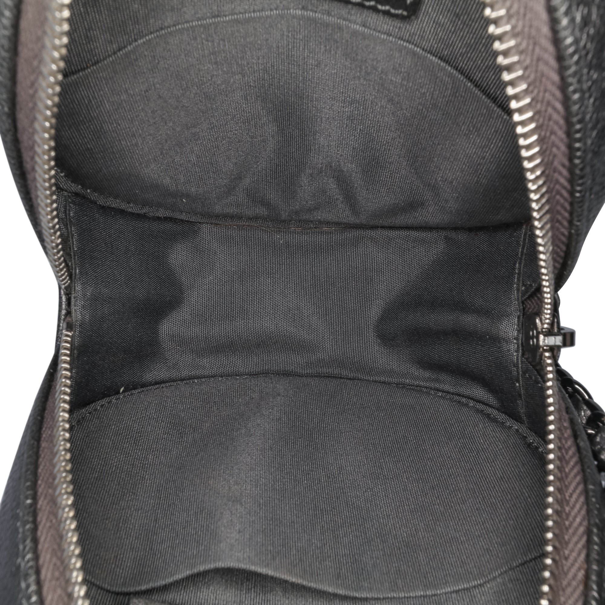 Chanel | Pre-Owned Metallic Caviar CC Filigree Round Clutch with Chain | Black