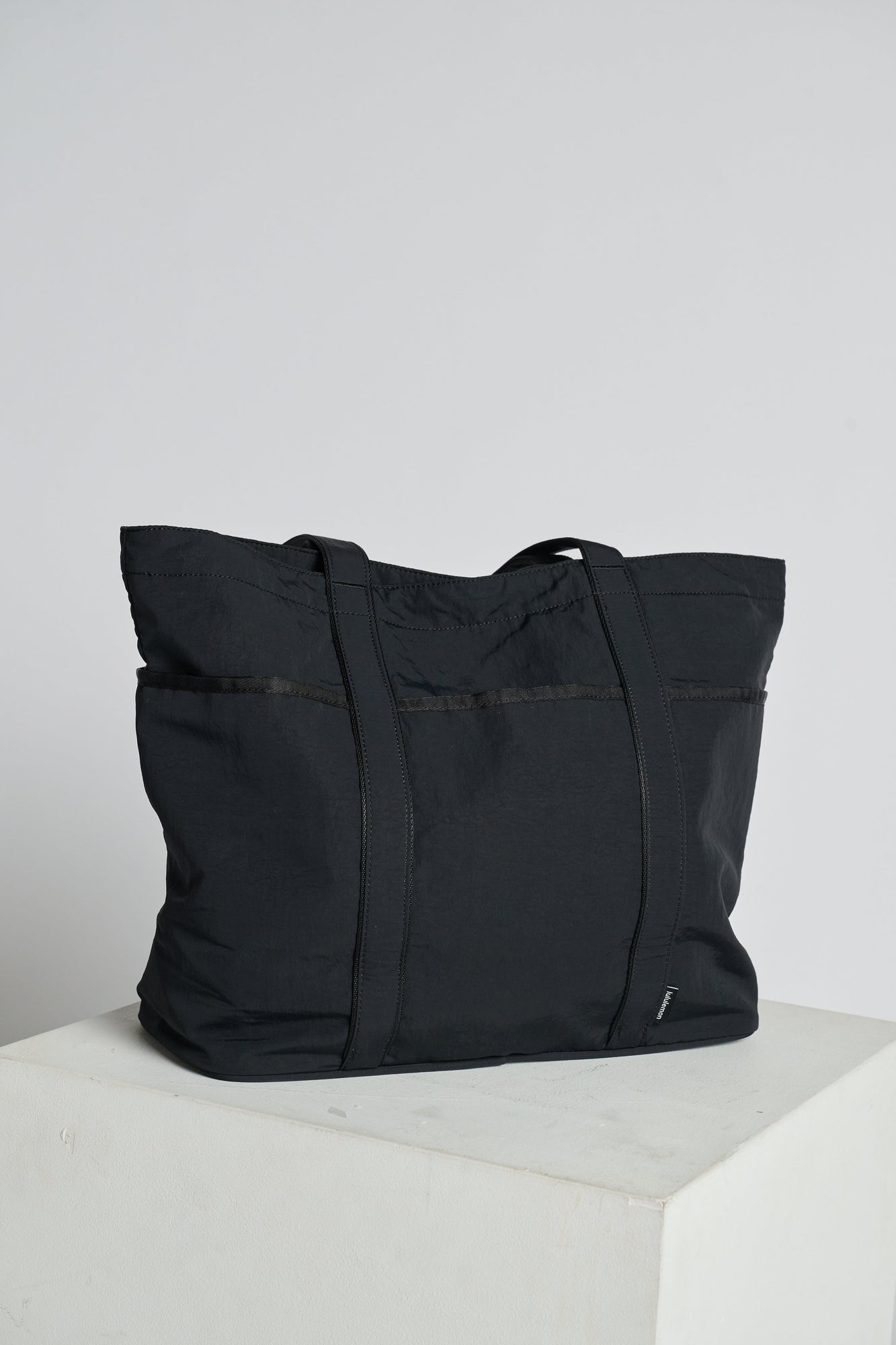 Lululemon | Daily Multi-Pocket Tote | Black