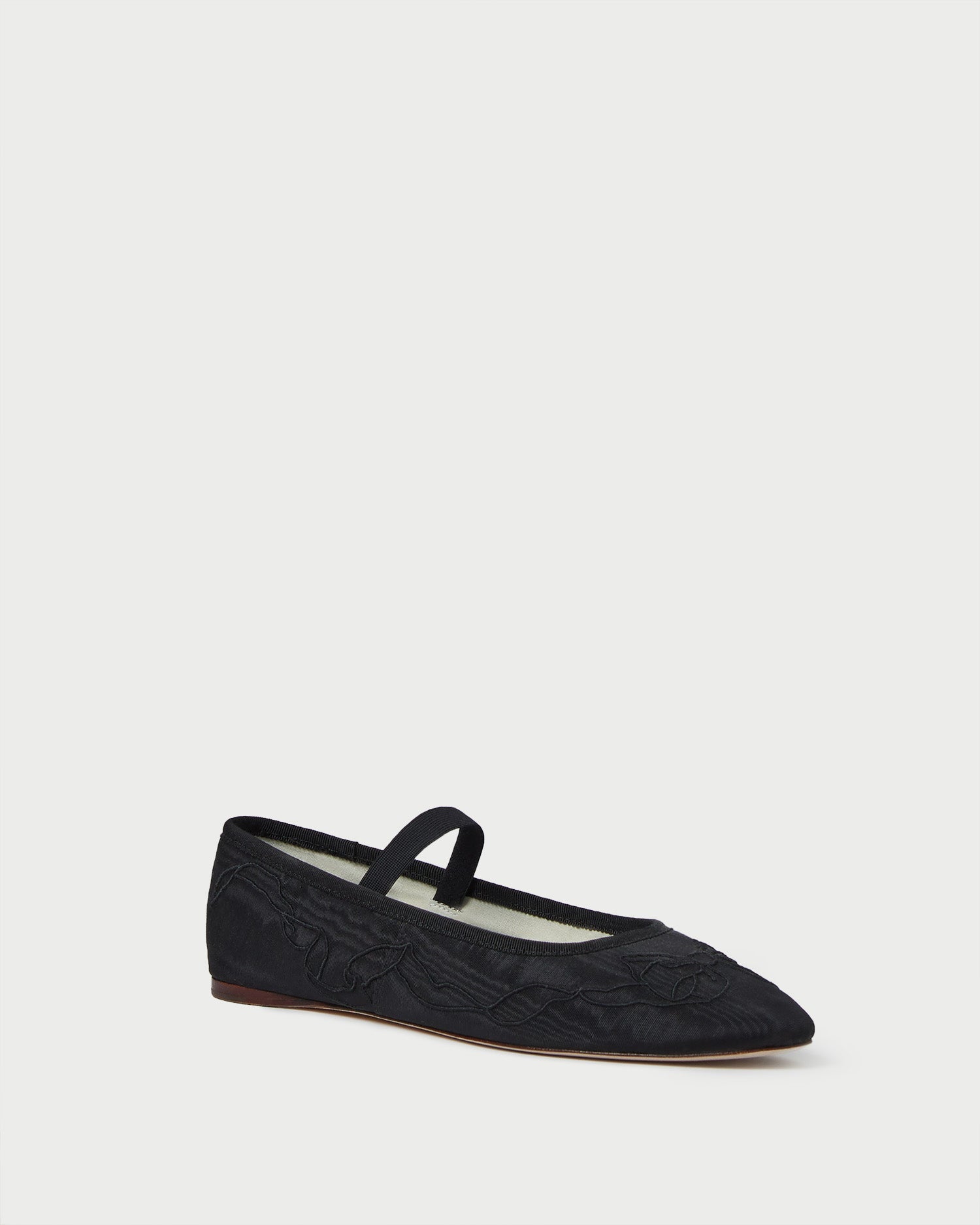 Color: Black/Black