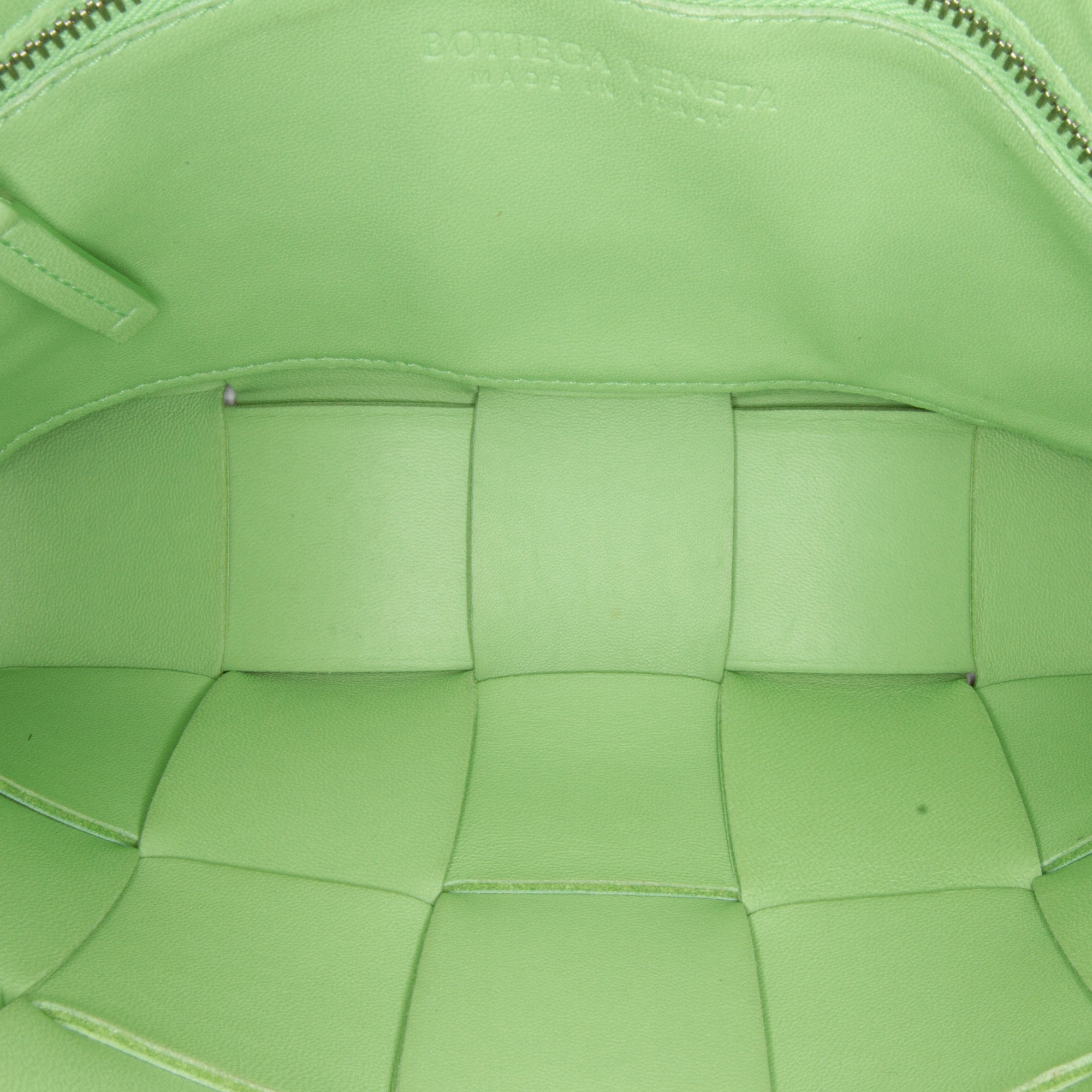 Bottega Veneta | Pre-Owned Nappa Intrecciato Cassette Crossbody | Green/Light Green