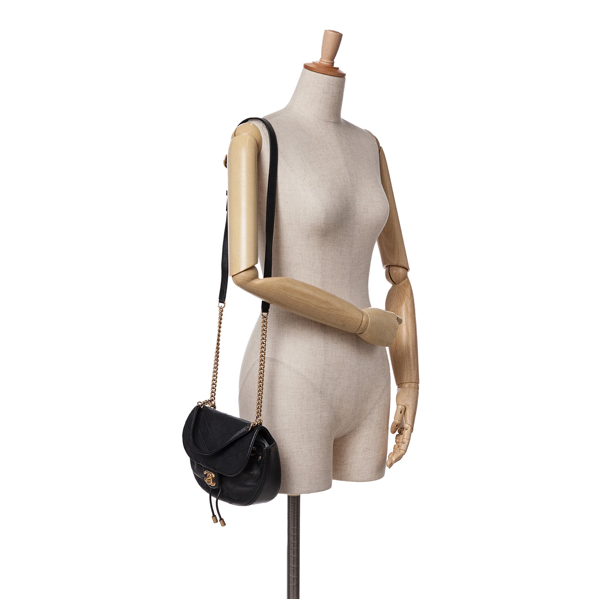 Chanel | Pre-Owned CC Chevron Lambskin Round Flap Satchel | Black