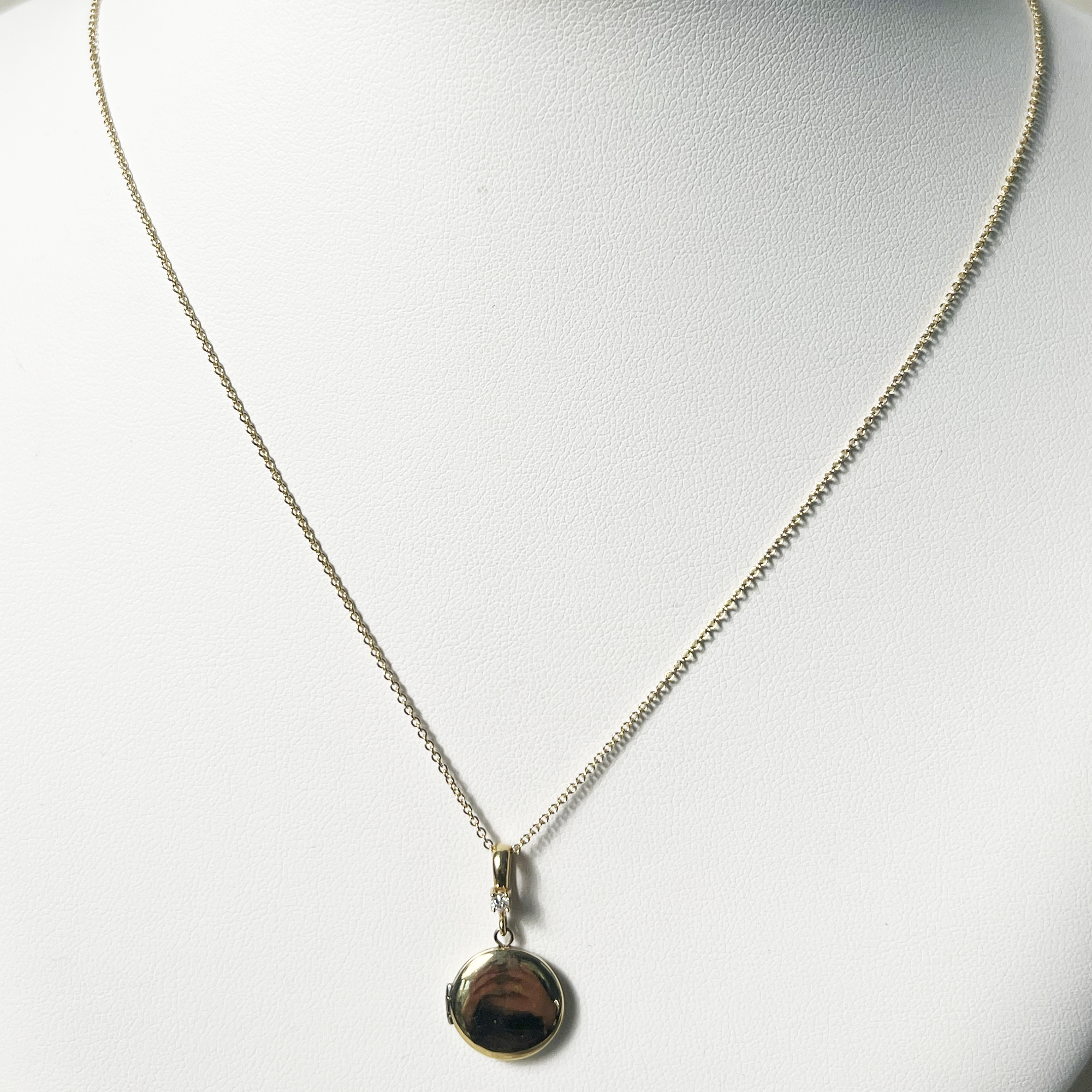 Round Locket | 14K Yellow Gold | White Diamond