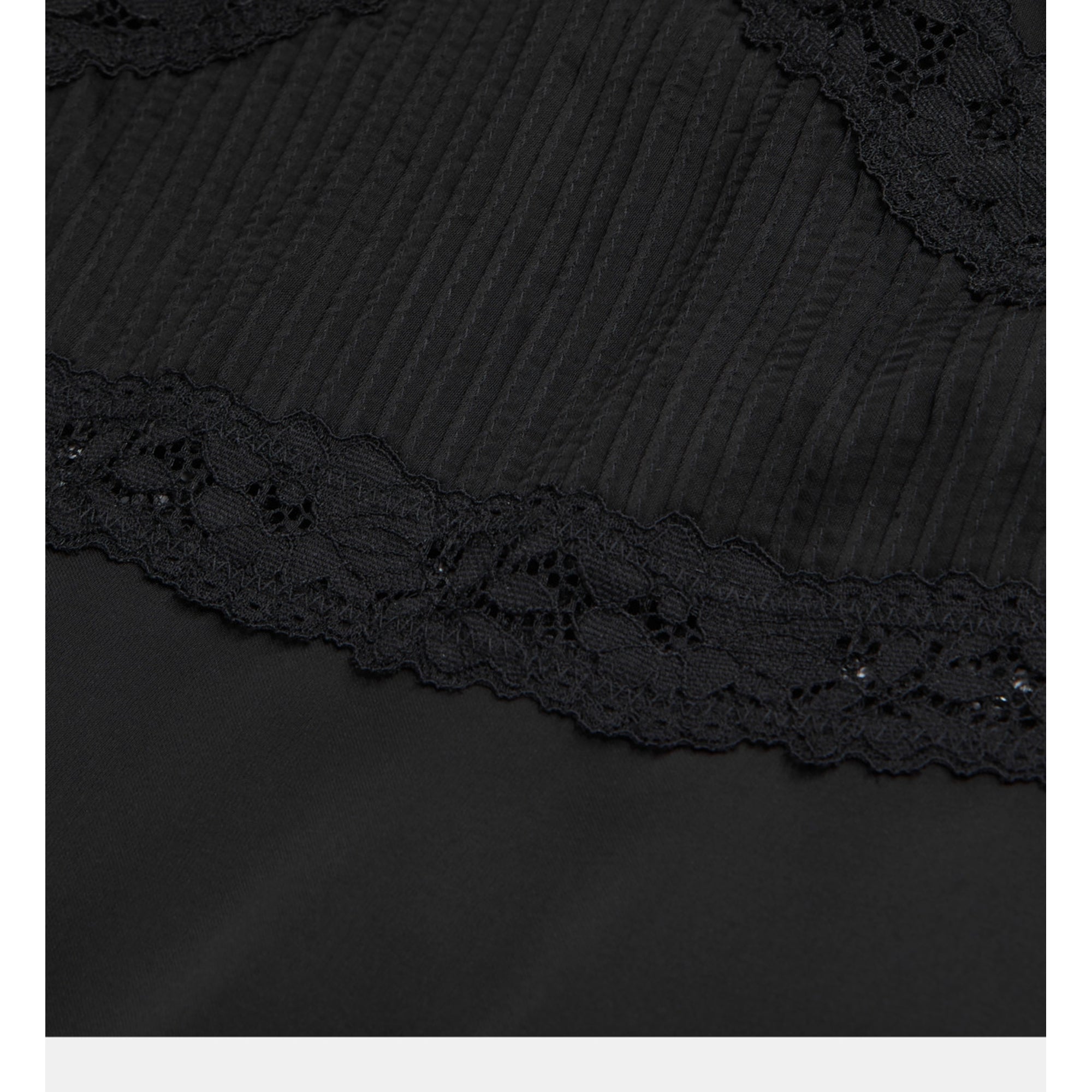 Top With Lace Details | Women | Black