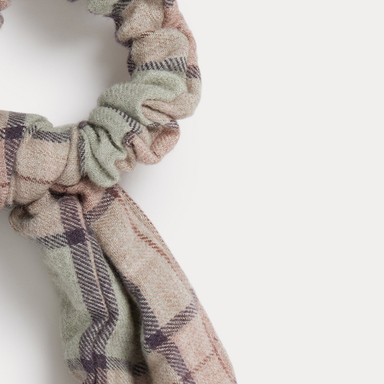 Girl | Maxinoeud Scrunchie | Light Green