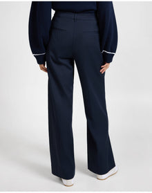 Women | Lyocell Pleated Trouser | Noir Navy