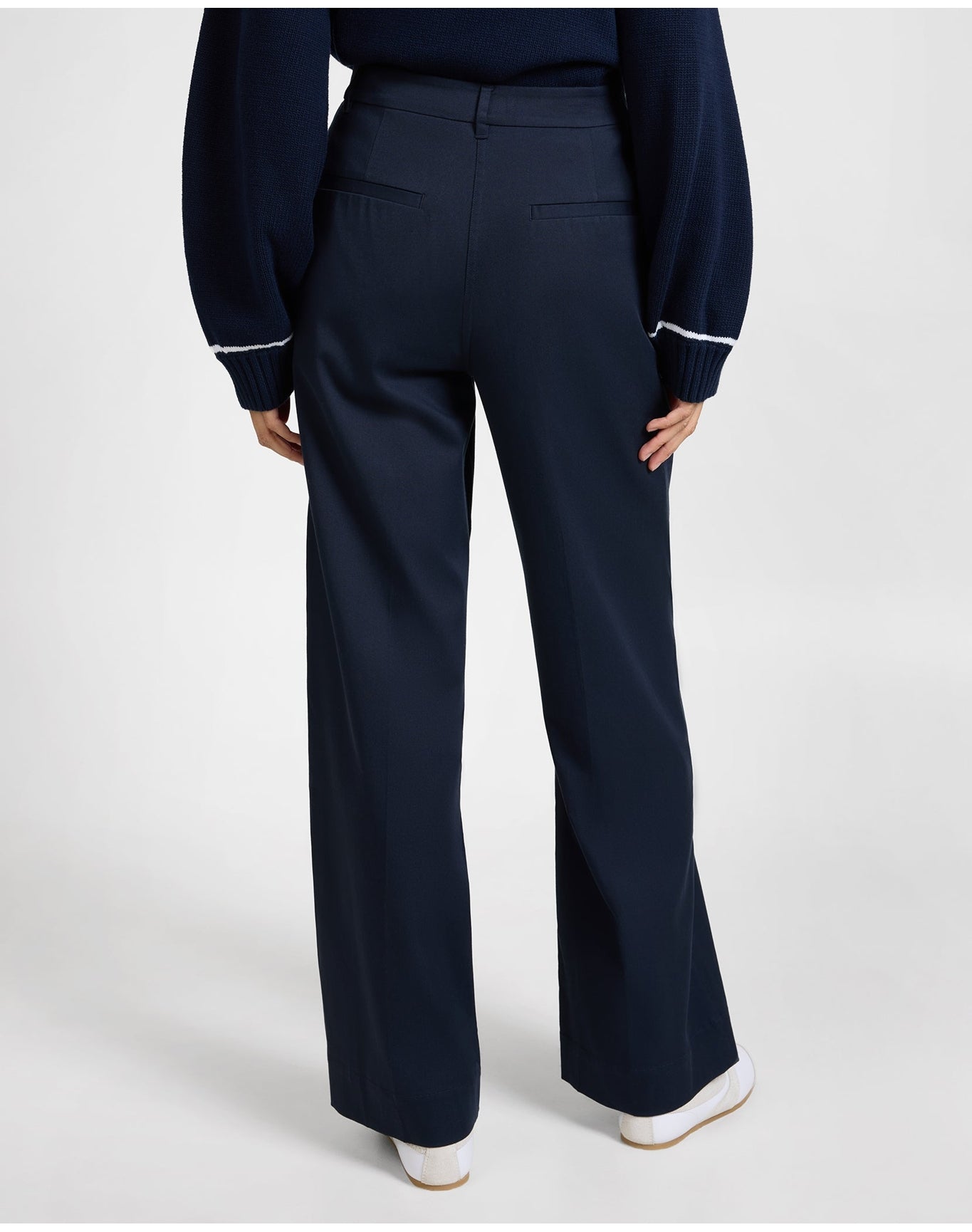 Women | Lyocell Pleated Trouser | Noir Navy