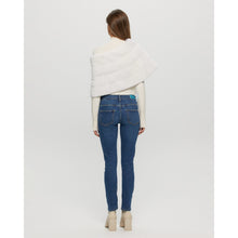 Women | Select Shearling Lamb Capelet | White