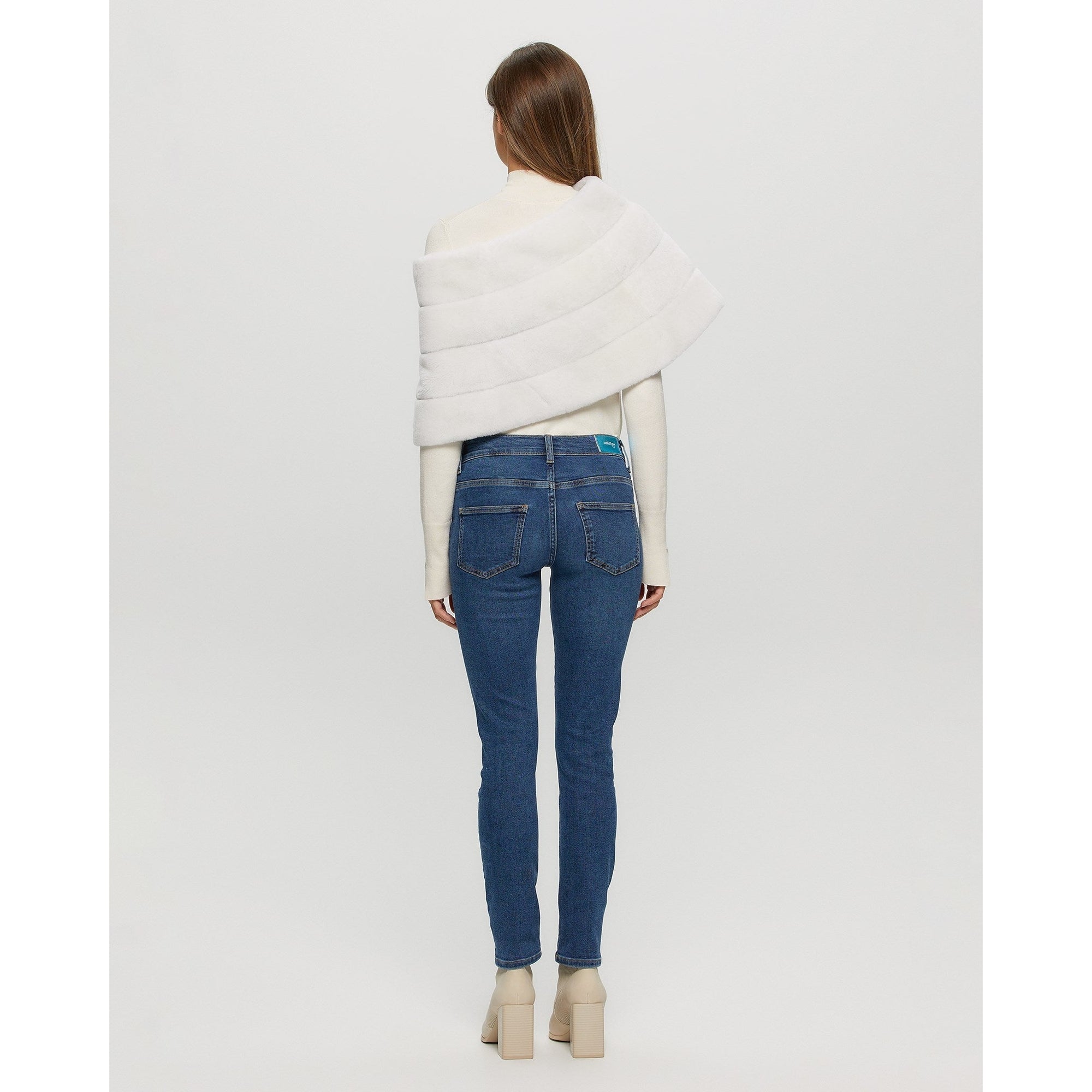 Women | Select Shearling Lamb Capelet | White