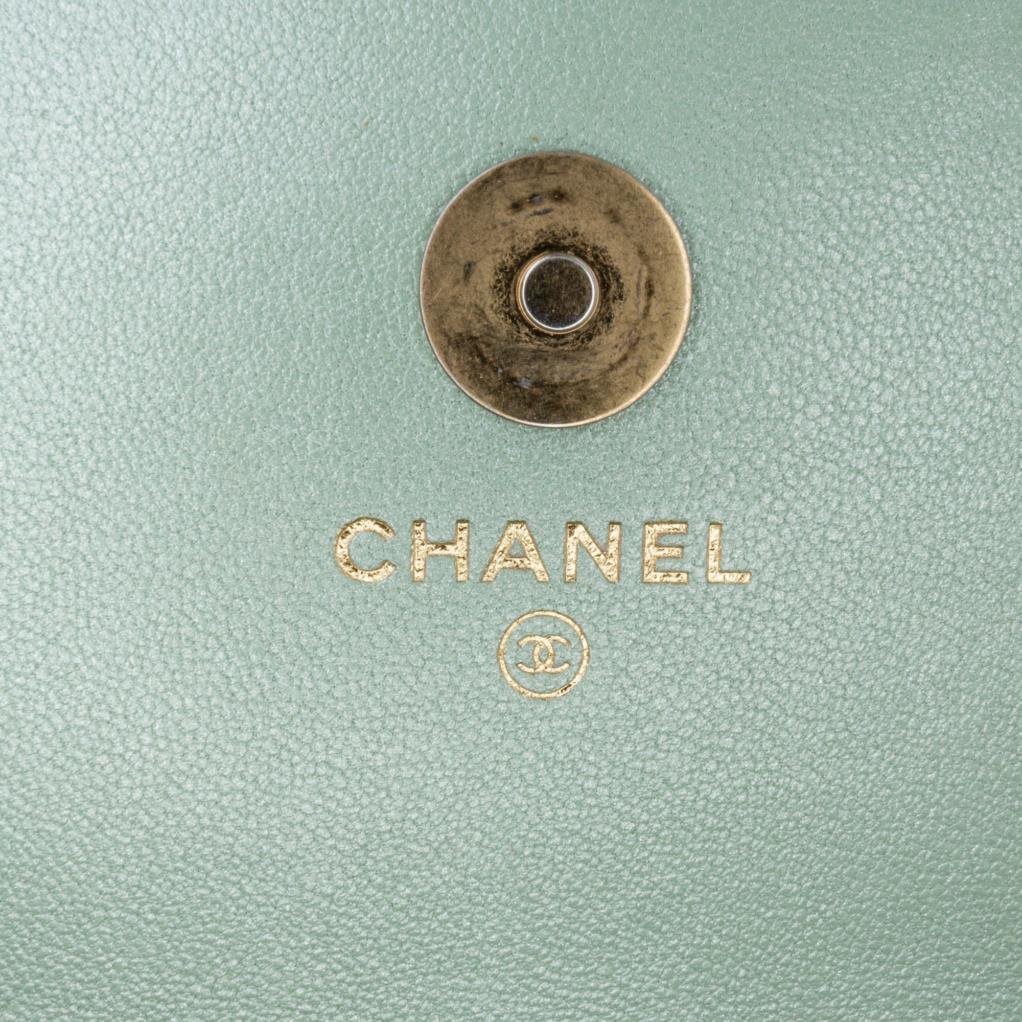 Chanel | Pre-Owned Quilted Lambskin 19 Wallet on Chain | Green/Light Green