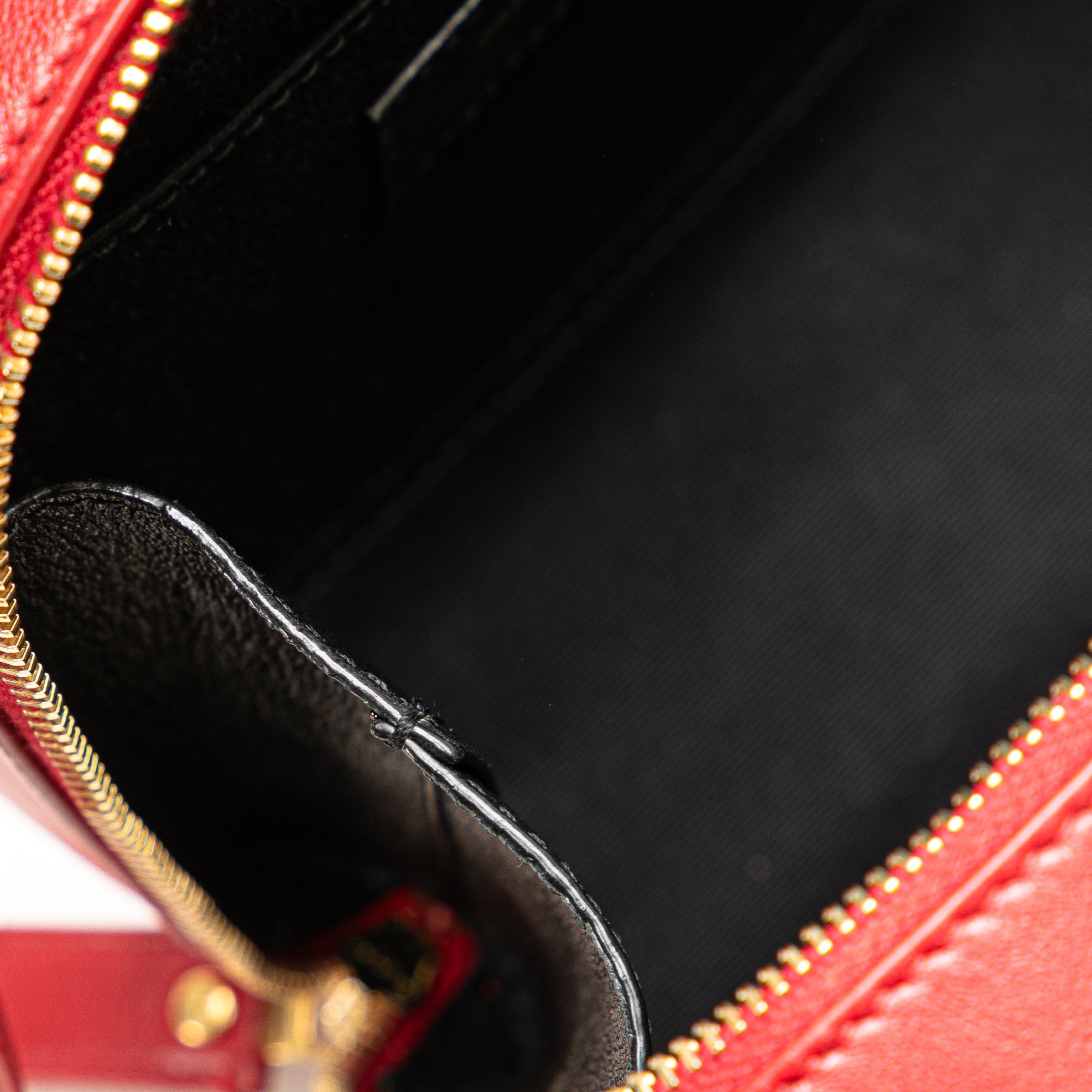 Saint Laurent | Pre-Owned Toy Lambskin Vicky Crossbody | Red